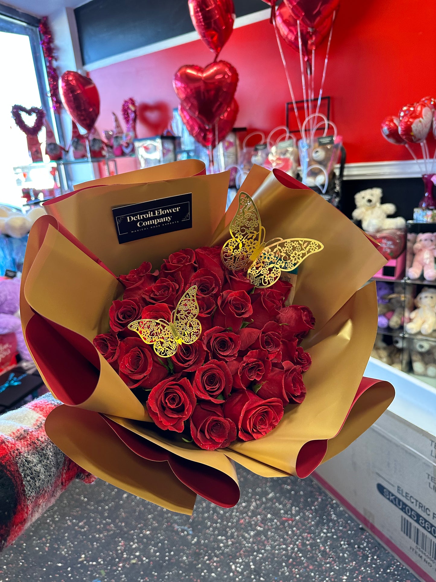 Round Red/White Rose Sale