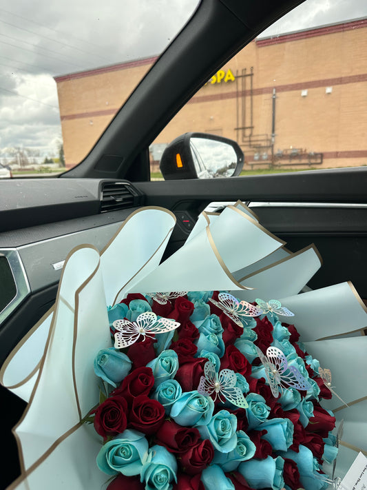 100 Luxury Red/Ice Blue Roses