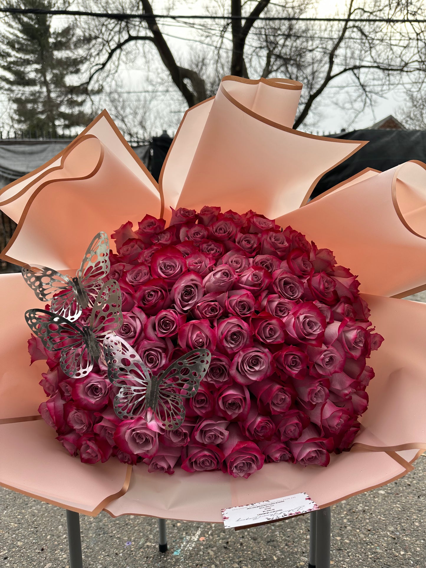 100 Luxury Lavender Roses Bouquet – Detroit Flower Company